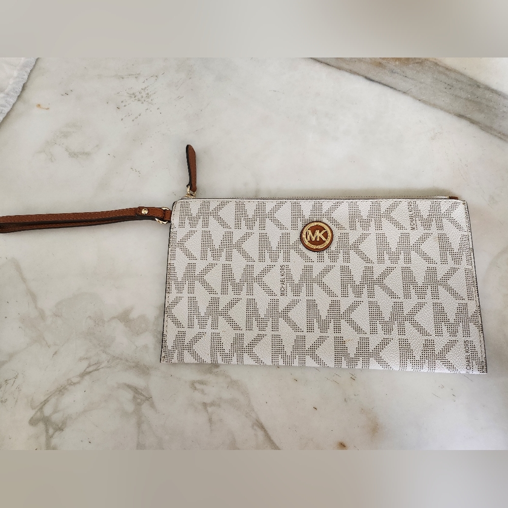 Michael Kors wristlet